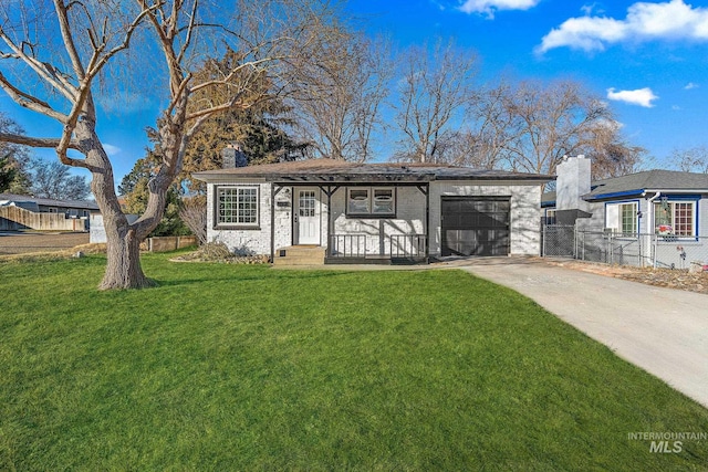 view of front of house featuring a garage and a front yard