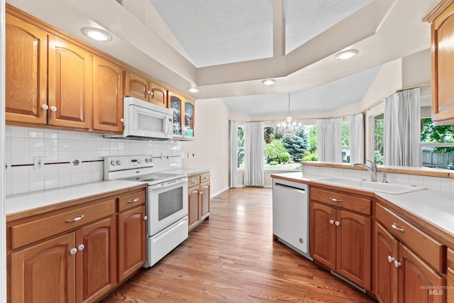 1728 S Labrador Pl, Meridian, ID 83642 - kitchen with white appliances, backsplash, light wood-style flooring, light countertops, and recessed lighting