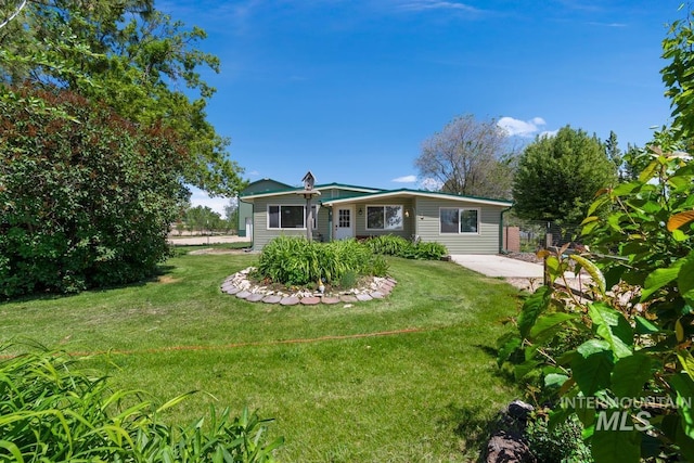 12456 S Lonnie Ln, Kuna, ID 83634 - view of front of property featuring a front lawn