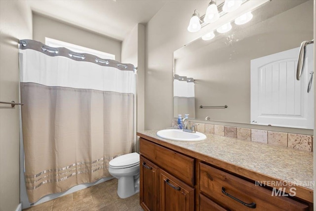 18555 N Goldenridge Pl, Boise, ID 83714 - full bath with vanity, toilet, and a shower with curtain