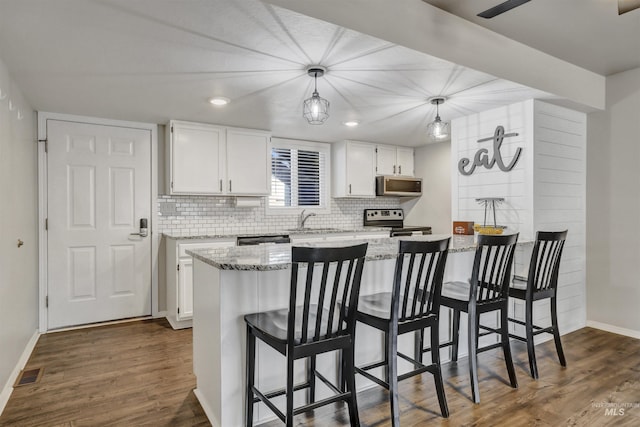 275 Elaine Ave Unit 2, Twin Falls, ID 83301 - kitchen with appliances with stainless steel finishes, a sink, white cabinets, baseboards, and dark wood-type flooring