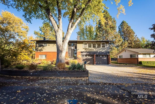 view of front facade featuring a garage