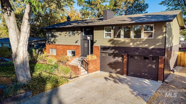 view of front of property featuring a garage