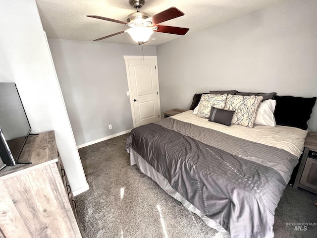 bedroom featuring ceiling fan and a textured ceiling