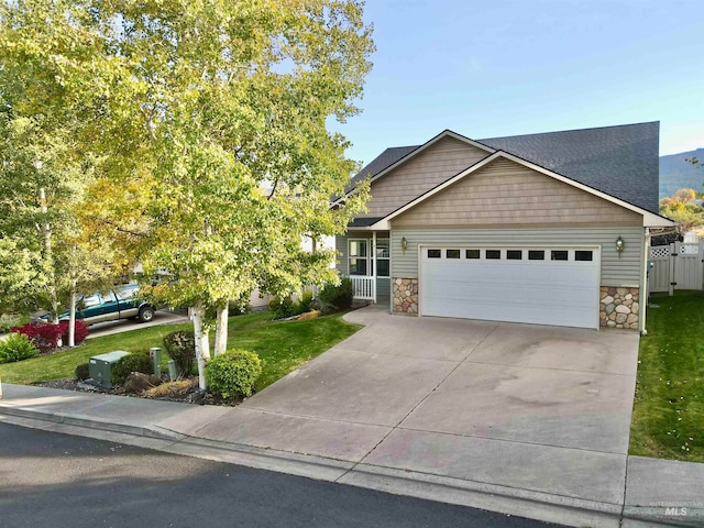 view of front of home featuring a front yard and a garage