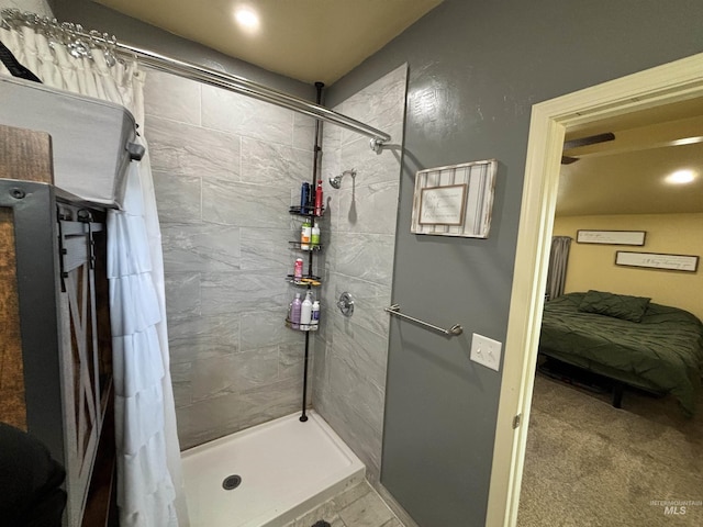 bathroom featuring tiled shower