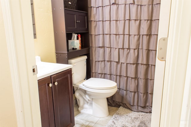 bathroom featuring a shower with curtain, toilet, and vanity