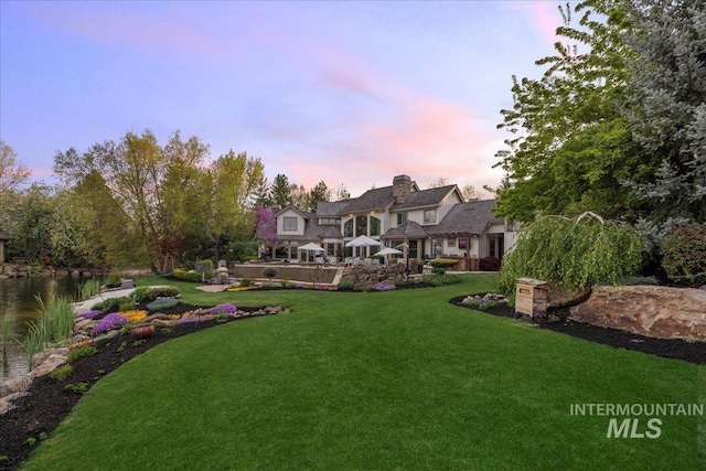 1122 W Two Rivers Ln, Eagle, ID 83616 - yard at dusk with a yard