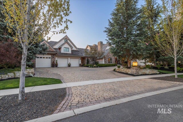 1122 W Two Rivers Ln, Eagle, ID 83616 - view of front facade featuring curved driveway and an attached garage