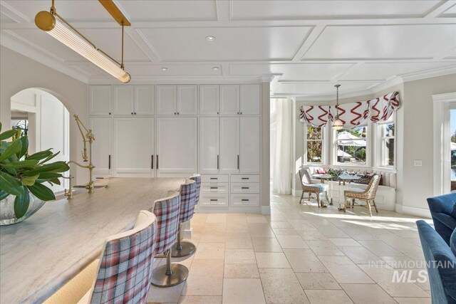 1122 W Two Rivers Ln, Eagle, ID 83616 - interior space featuring arched walkways, baseboards, and coffered ceiling