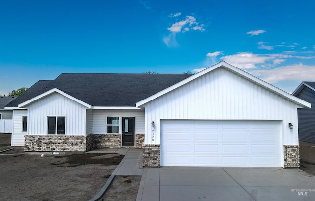 view of front of property featuring a garage