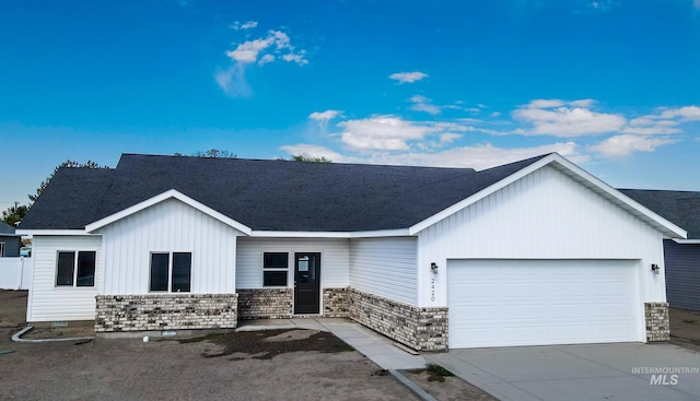 view of front facade with a garage