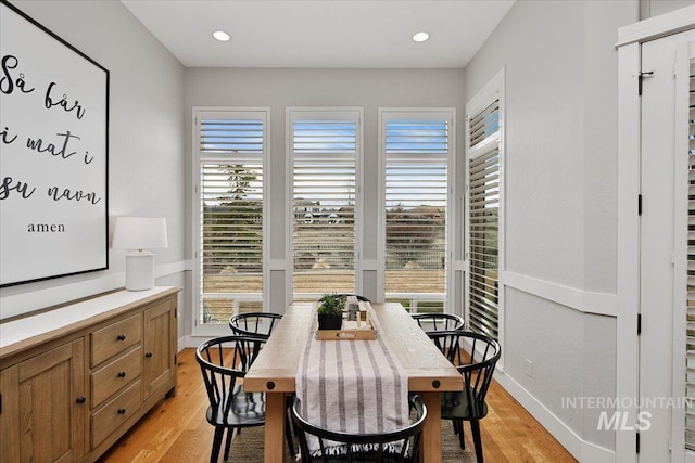 dining space with light wood-style flooring, baseboards, and recessed lighting