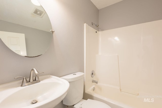 4709 Pioneer Ave, Caldwell, ID 83607 - full bath featuring a sink, toilet, and tub / shower combination