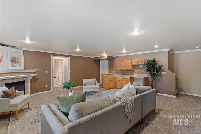 living room featuring crown molding, recessed lighting, baseboards, and light colored carpet