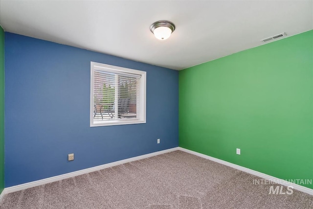 carpeted empty room with baseboards and visible vents