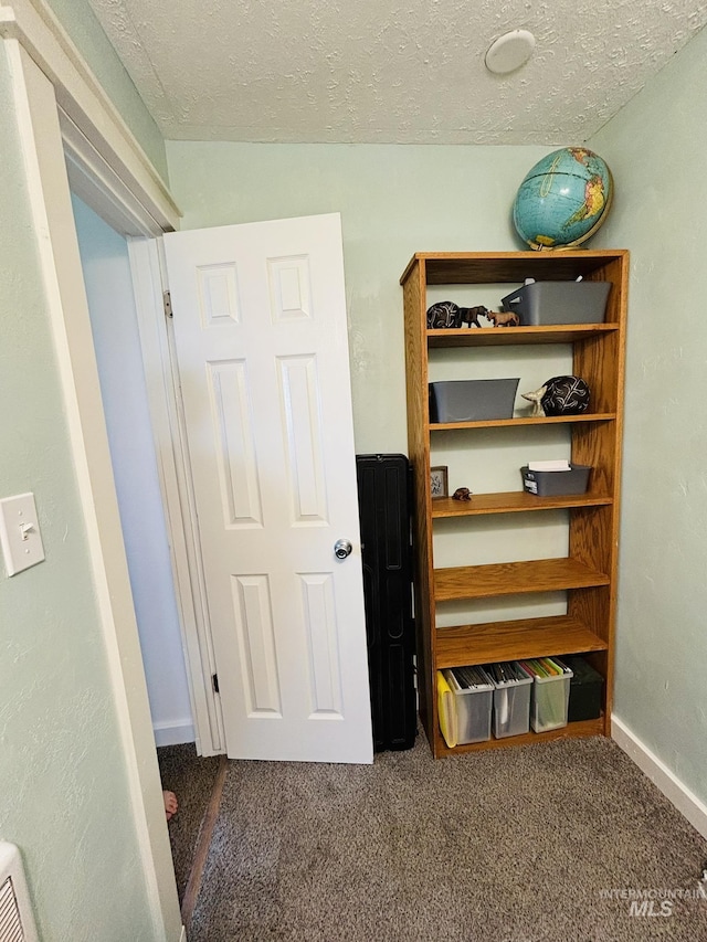 802 S 9th St, Rupert, ID 83350 - carpeted bedroom featuring a textured ceiling