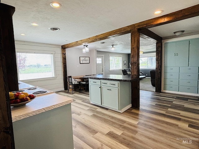 802 S 9th St, Rupert, ID 83350 - kitchen featuring a textured ceiling, light wood-style floors, dark countertops, and recessed lighting