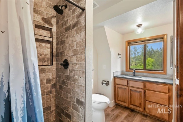 76 W Castle Creek Rd, Garden Valley, ID 83622 - full bath featuring wood finished floors, tiled shower, toilet, and vanity