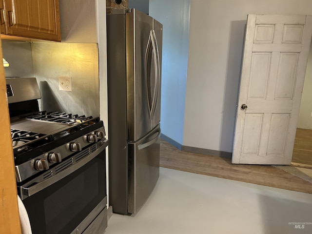 kitchen featuring decorative backsplash, light hardwood / wood-style floors, and appliances with stainless steel finishes