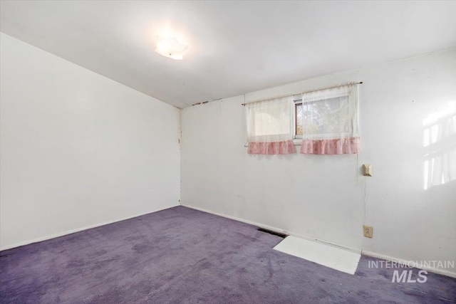 view of carpeted spare room