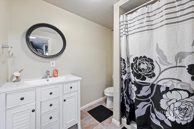 705 H St, Rupert, ID 83350 - full bathroom featuring vanity, toilet, a shower with curtain, and baseboards