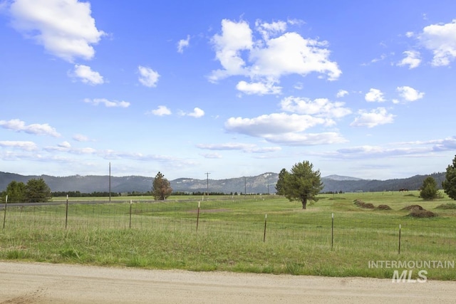 2 Garrett Ln, Cascade, ID 83611
