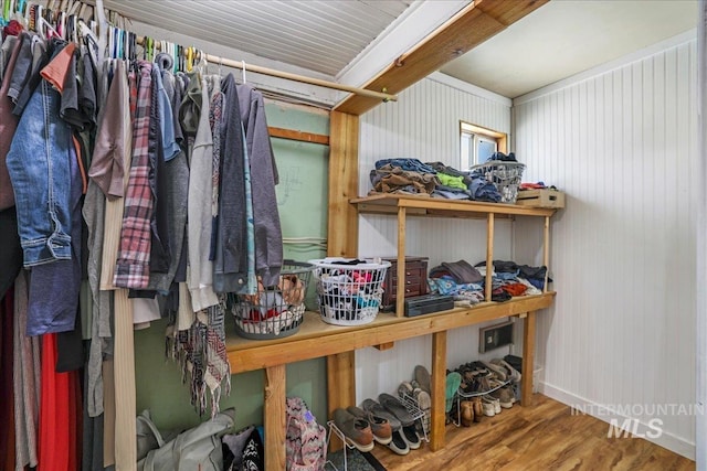 353 7th Ave E, Twin Falls, ID 83301 - walk in closet featuring wood finished floors