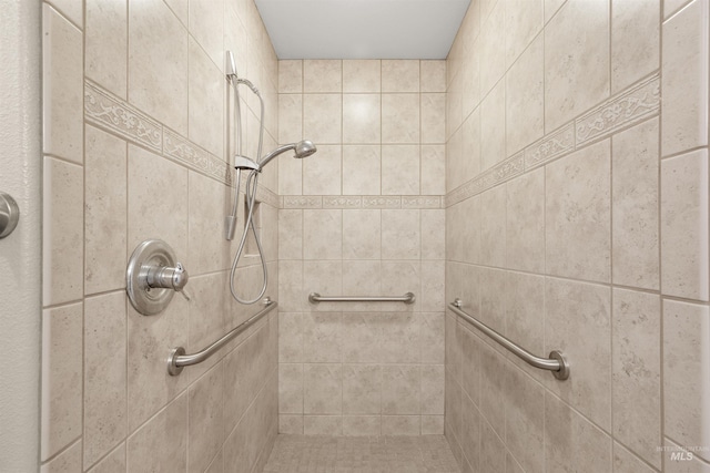 3017 Cypress St, Lewiston, ID 83501 - full bathroom featuring tiled shower