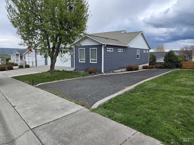 3017 Cypress St, Lewiston, ID 83501 - view of front facade with driveway and roof with shingles