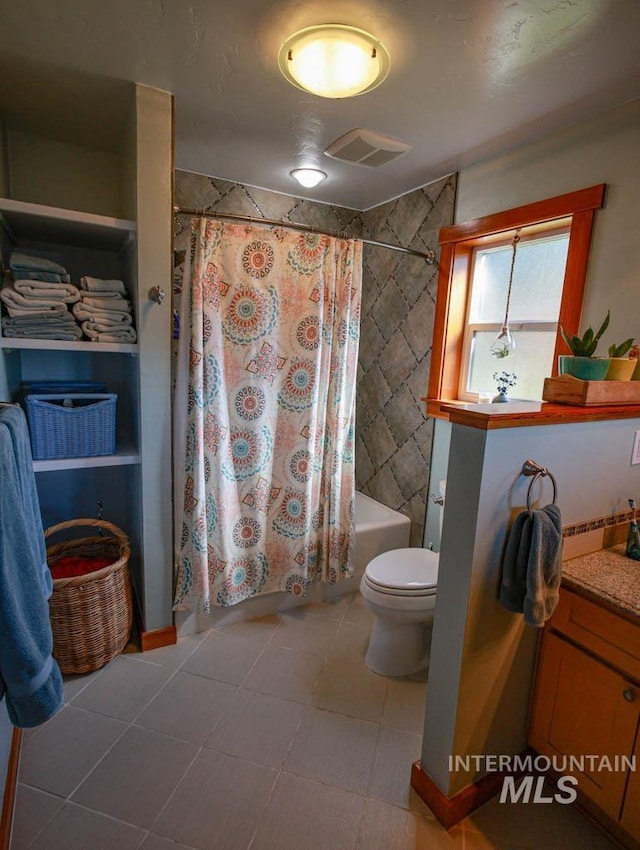 986 Valley Rim Rd, Mccall, ID 83638 - full bathroom featuring toilet, shower / tub combo with curtain, and vanity