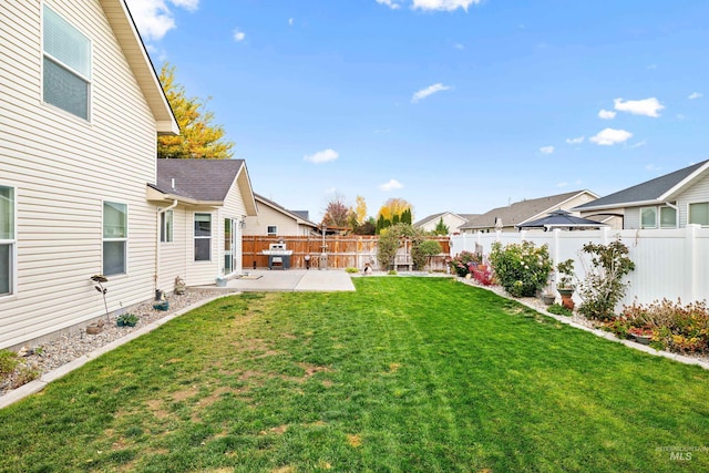 view of yard featuring a patio area and a residential view