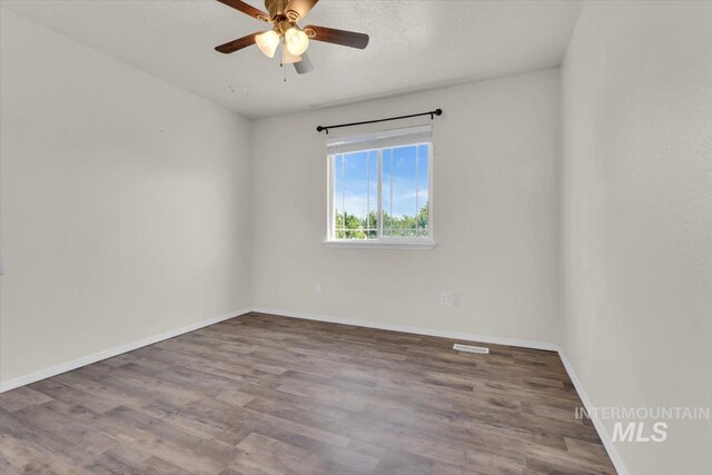 555 W Mulberry Loop, Nampa, ID 83686 - unfurnished room with ceiling fan and wood finished floors