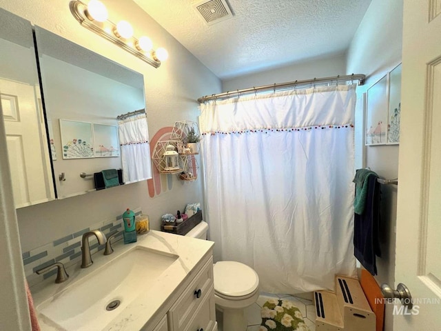full bathroom featuring a textured ceiling, vanity, visible vents, toilet, and a shower with shower curtain