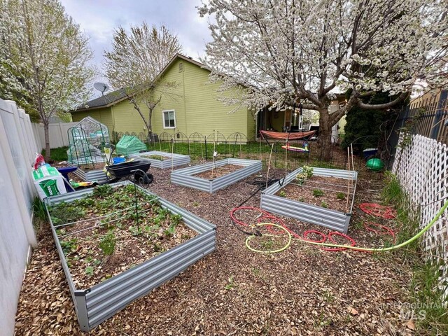 view of yard featuring a fenced backyard and a garden