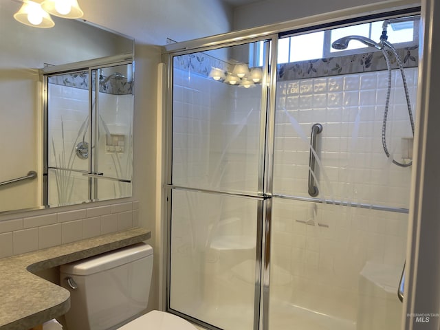 6064 N Lake Shore Ave, Garden City, ID 83714 - full bathroom featuring tasteful backsplash, a tile shower, and toilet