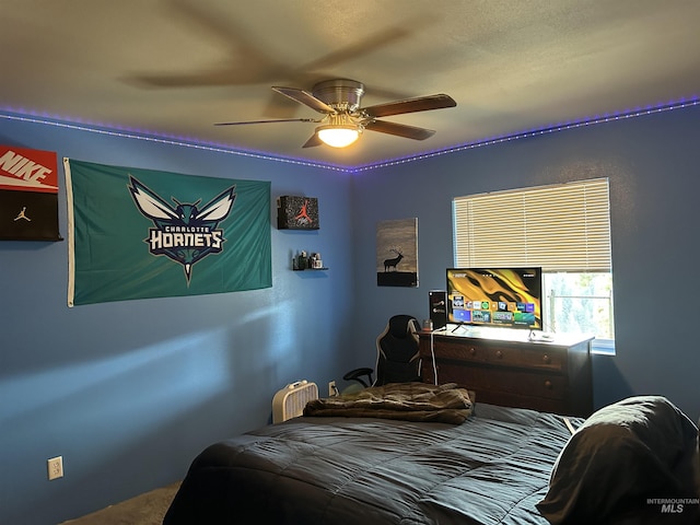 bedroom featuring ceiling fan