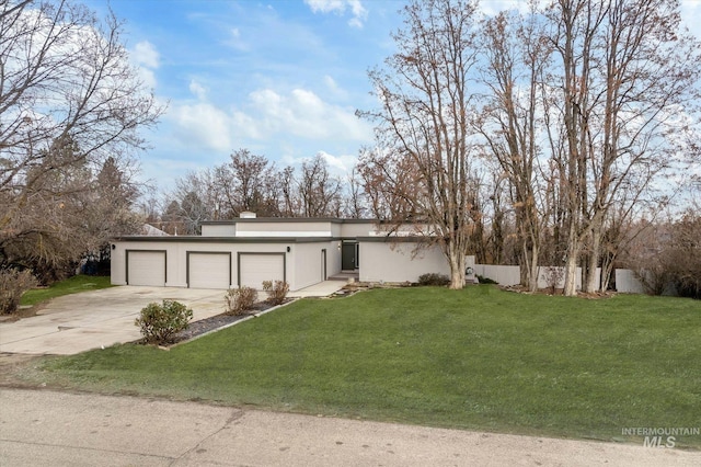 view of front facade featuring a front lawn and a garage