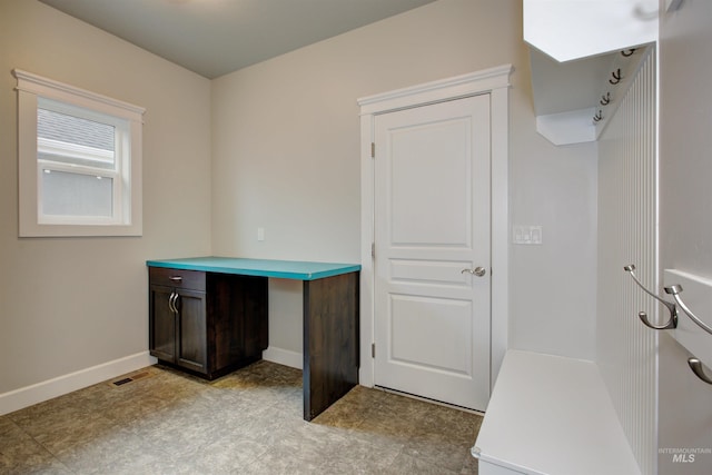 bathroom featuring visible vents and baseboards