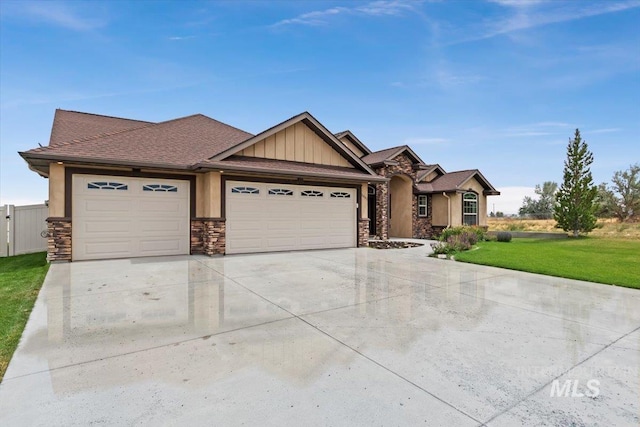 view of front of house featuring a garage and a front yard