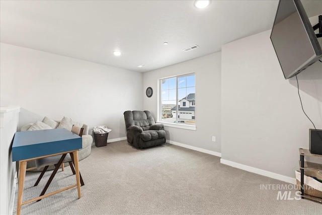 living area featuring visible vents, recessed lighting, baseboards, and carpet floors