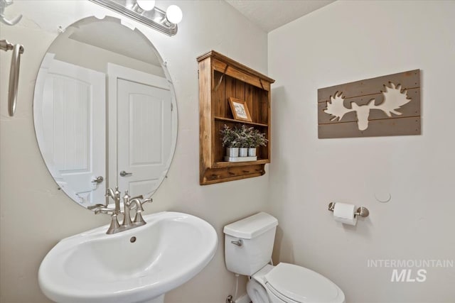 632 N Edgewood Ln, Eagle, ID 83616 - bathroom featuring a sink and toilet