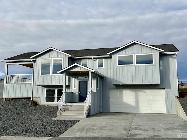 view of front of property featuring a garage