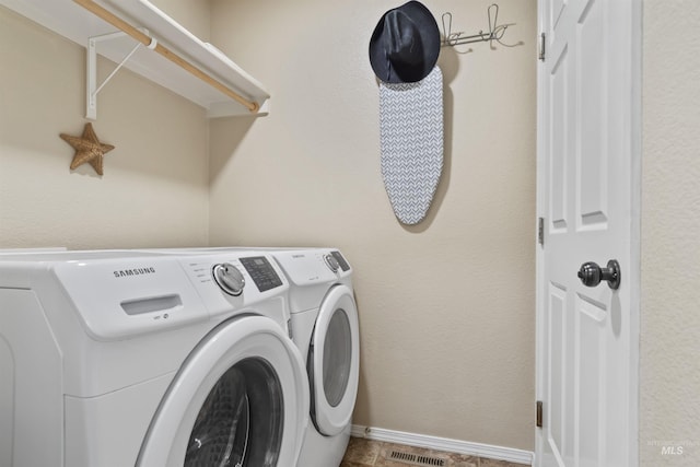 5609 Landsdown Ave, Caldwell, ID 83607 - laundry room with washer and clothes dryer and baseboards
