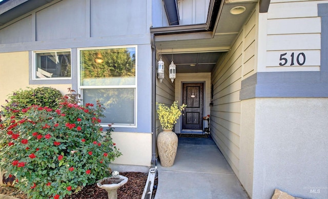 property entrance featuring stucco siding