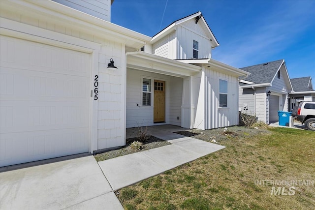2065 Sombrero Ave, Middleton, ID 83644 - property entrance featuring a garage and a yard