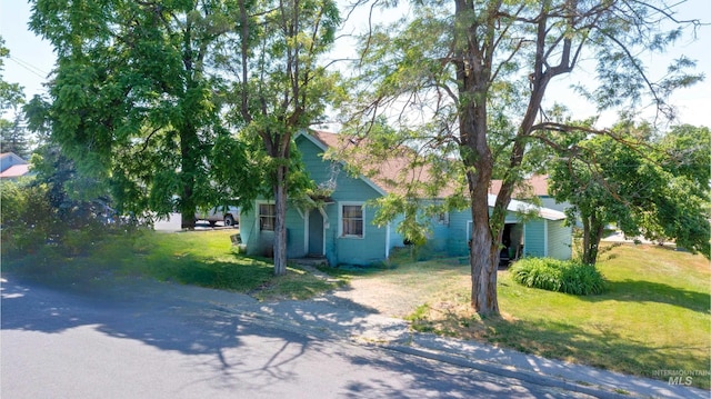 390 S E St, Grangeville, ID 83530 - view of front of home featuring a front lawn and driveway