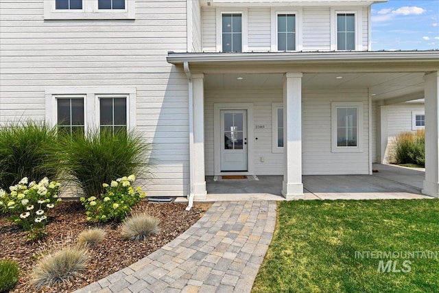 property entrance with covered porch