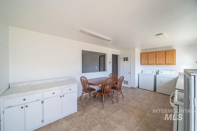 laundry area featuring cabinets and washing machine and clothes dryer