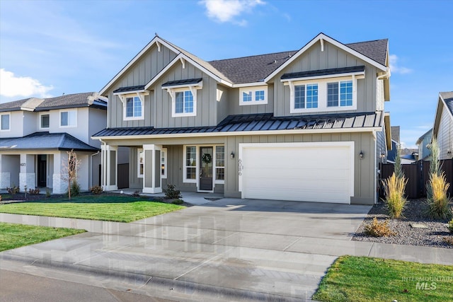 view of front of property featuring a front lawn and a garage